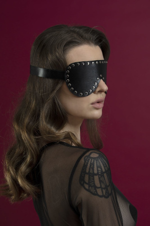 фото Маска на глаза с заклепками Feral Feelings - Blindfold Mask, натуральная кожа, черная фото Маска на глаза с заклепками Feral Feelings - Blindfold Mask, натуральная кожа, черная