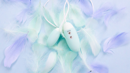 фото Вакуумный стимулятор с виброяйцом 2-в-1 KisToy Miss VV Cyan