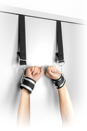 фото Фиксатор для рук на двери Fetish Tentation Door swing handcuffs фото Фиксатор для рук на двери Fetish Tentation Door swing handcuffs