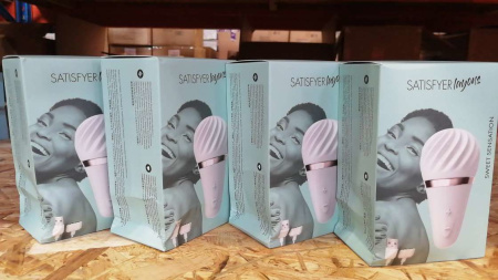 фото Мощный вибратор Satisfyer Lay-On - Little Wand (мятая упаковка) фото Мощный вибратор Satisfyer Lay-On - Little Wand (мятая упаковка)