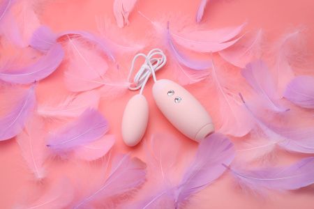 фото Вакуумный стимулятор с виброяйцом 2-в-1 KisToy Miss VV Pink