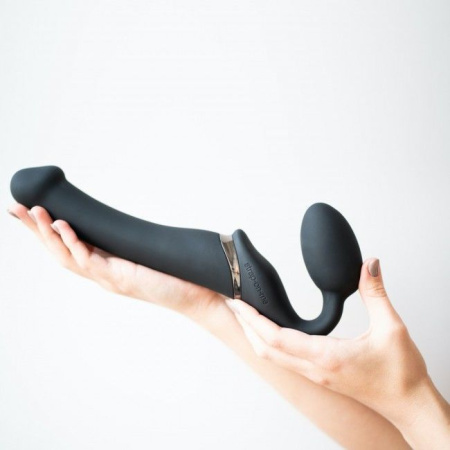 фото Безремневой страпон с вибрацией Strap-On-Me Vibrating Black M, диаметр 3,3см, пульт ДУ, регулируемый